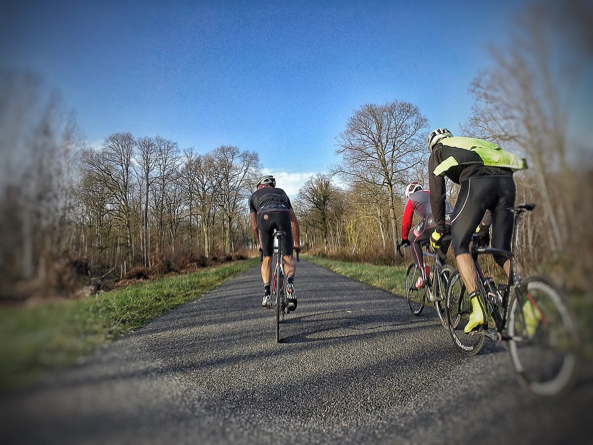 manudesrafa_l's tweet photo. The sun is back today.... Ride trankilou entre cyclo @ShimanoROAD @CastelliCycling @max_wheel_ @GarminFrance @ScottSportsFR @daggDistrib @Aguisa @ColnagoApesud #rafalsocks #rafal #sockgame #roadbike #leteamrafal #castellifrance #garmin #scott #shimano #duraace #maxwheel https://t.co/6mlxazX0Wb