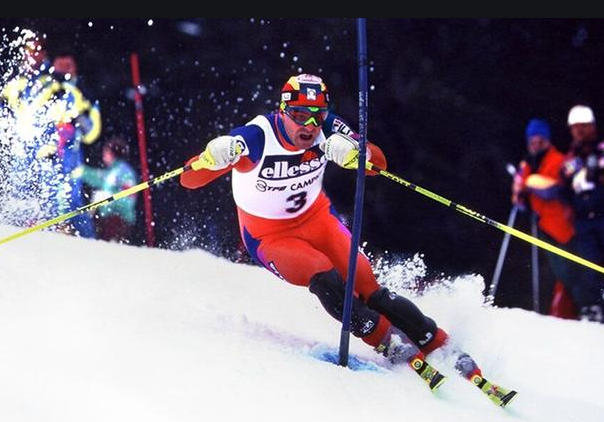 anef_ski's tweet photo. Tanti auguri ad Alberto Tomba che domani compie 53 anni.
Il leggendario azzurro proprio il 19 dicembre del 1995 trionfò nello Slalom Gigante di Coppa del Mondo sulla mitologica 3-Tre di Madonna di Campiglio. #ANEF https://t.co/iVEfrCUIfF