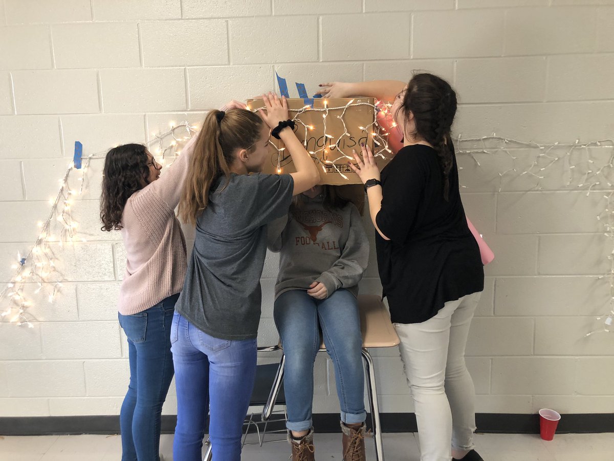 LacountMichaela's tweet image. STEAM challenge today @ HCMS! #OneHartBeat #ITeachSeventh #RubeGoldbergMachine