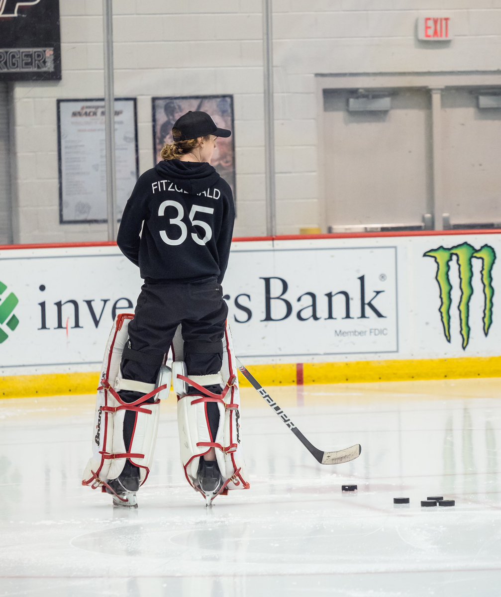 OneThree35Goal's tweet photo. Coach Fitzy is waiting to take her best shot on our goalies at our winter #sNOwGOAL camp Jan. 4-5π₯Άπ₯
π! Sign up now to stop herπ, @PWHPA player shots, & learn from @_thedailysass @KobeIsMyUncle @kfitzy94 ! #onethree35 #goalies #hockeycamp #HockeyTwitter
πΈ: @AshleyIntile https://t.co/JfoDRjxU6d