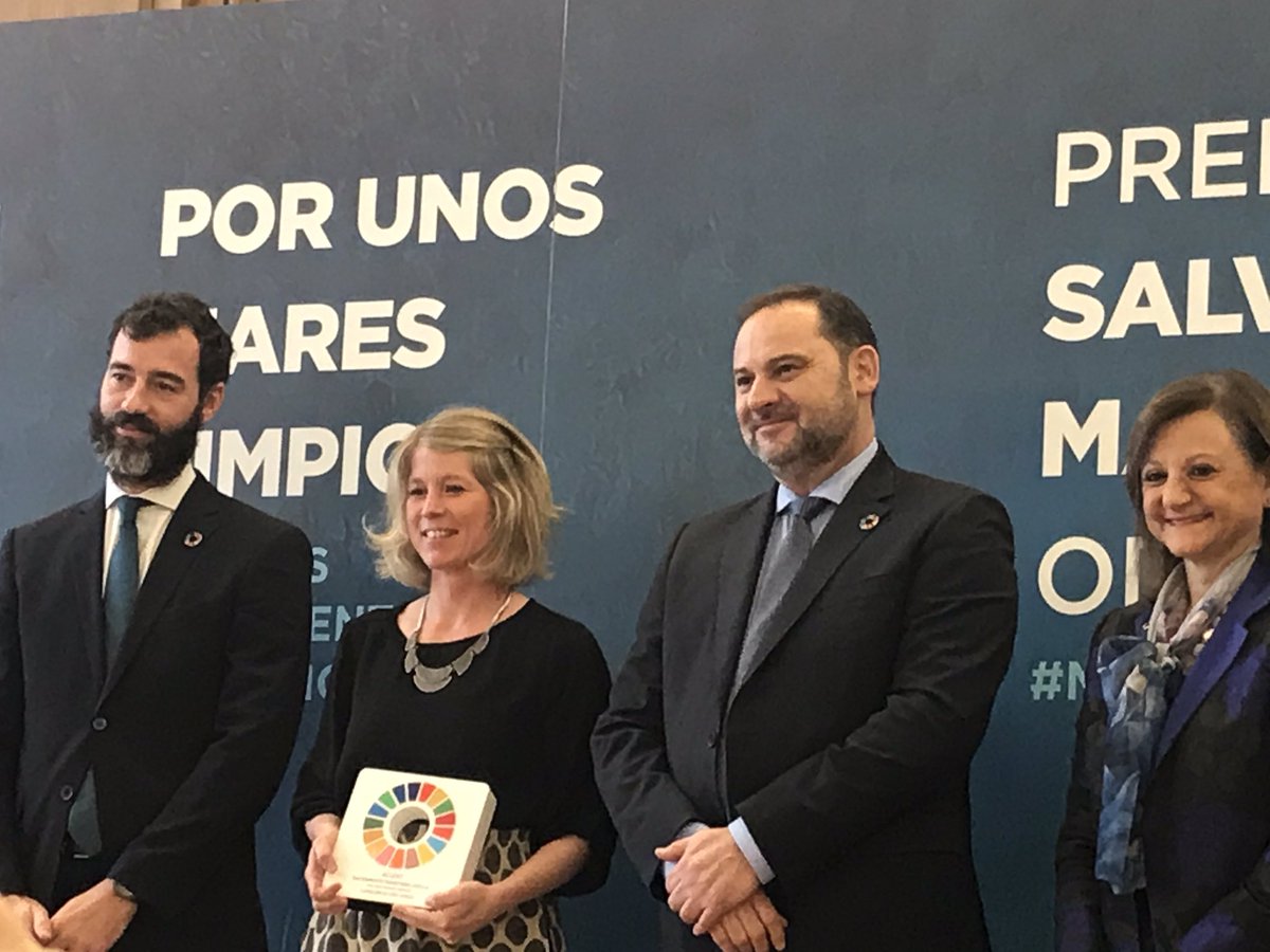 oihanecb's tweet photo. 🤩Los barquitos de @Life_LEMA premiados🥈por su labor en la sensibilización sobre unos #mareslimpios 🌊dentro de #ODS14 de #SASEMAR!

🙏Hoy hemos sido sólo 3 las afortunadas en recogerlo pero este reconocimiento ha sido posible gracias al esfuerzo de todos vosotros! Vamos LEMA!💥 https://t.co/i6cPyiGkq2