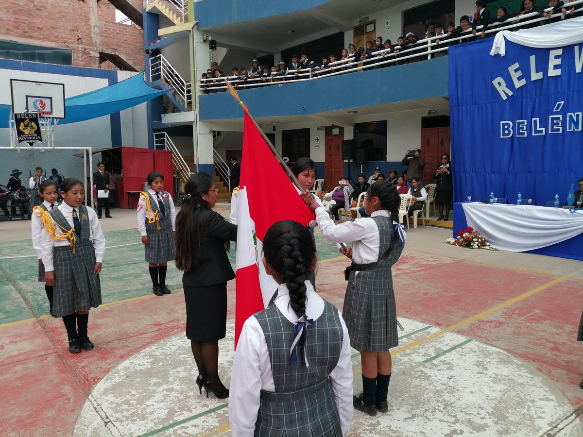 JFloresHuaita's tweet photo. Ceremonia de "relevo de mando" en la IEA Belén de Juliaca. #aeapuno #MLT #Másqueenseñanza #EducaciónAdventista https://t.co/k4ETEyh8G0