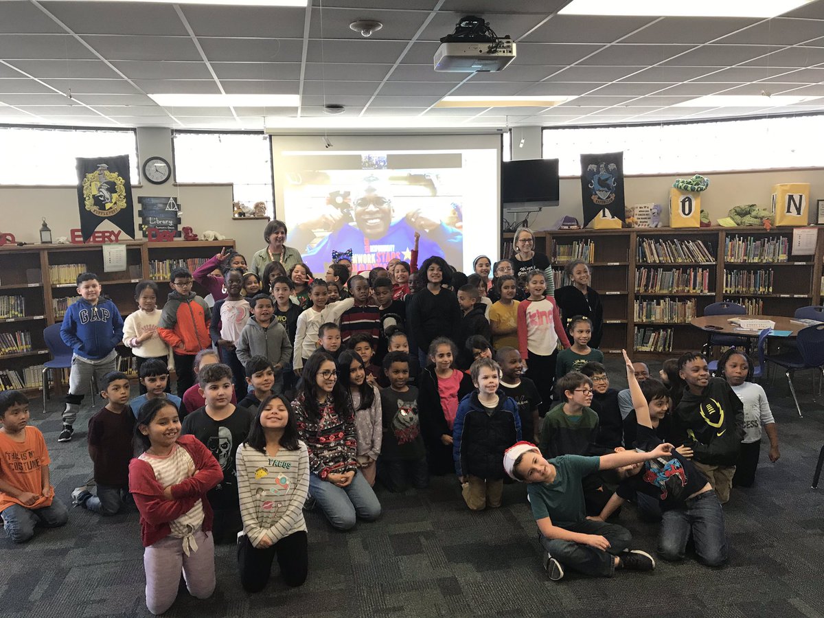 NWES_Library's tweet image. Here are our 2nd graders getting a pic with Dr. Lonnie Johnson after an AMAZING Zoom call with him yesterday!!! He even had on a @NorthwestES school shirt!!! #howcool #pfisdlibraries