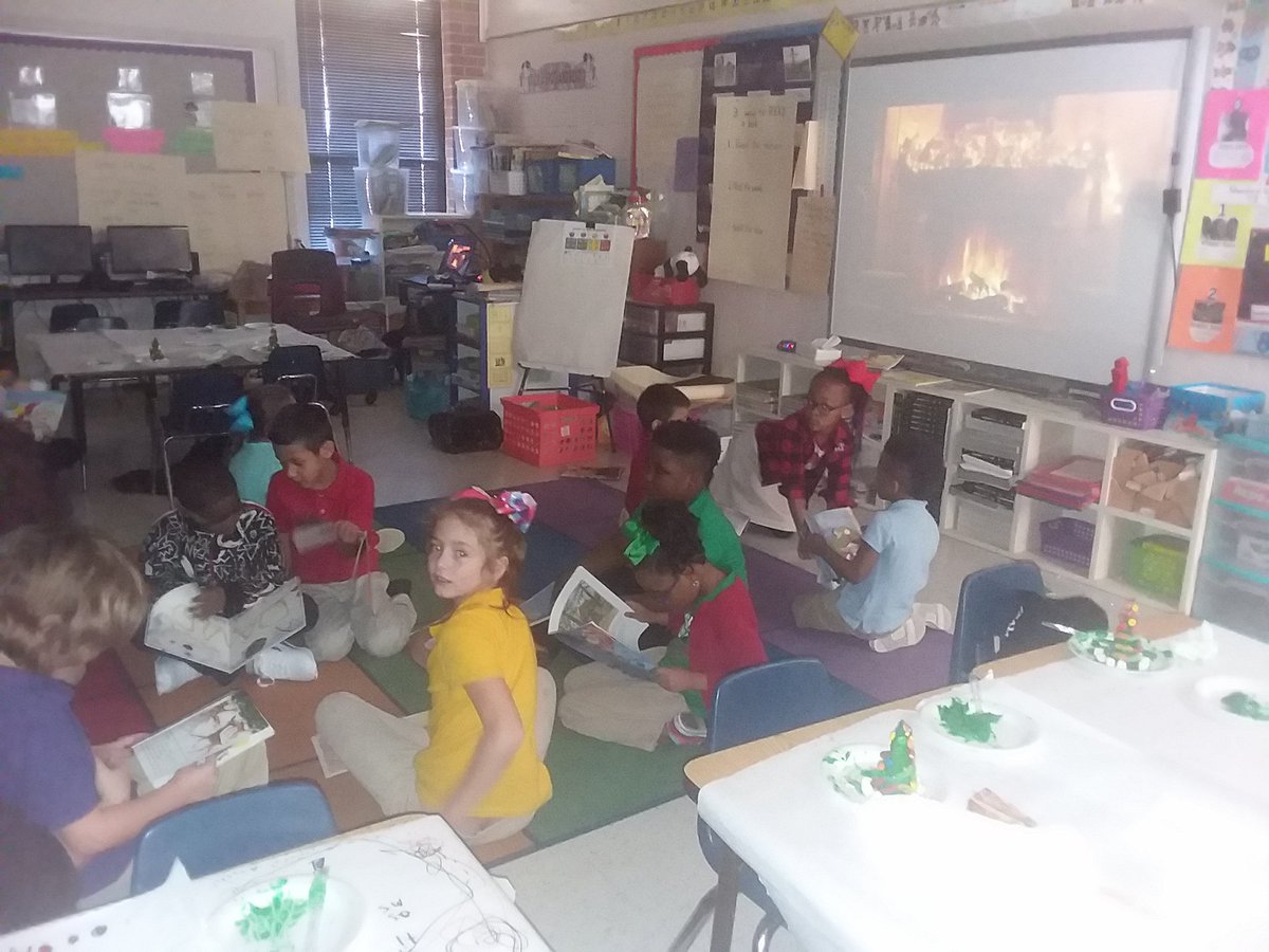 MaryMbpowell's tweet photo. Reading by the fireplace and listening to soft music.  #Lufkinlearns https://t.co/pofkIsgeQ2