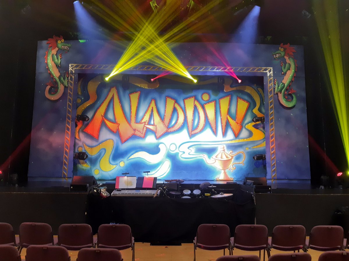 HfordGbankPol's tweet image. Further to our road🚸 safety campaign, I have assisted teachers👨‍🏫👩‍🏫 and parents👩‍🦰🦲 to safely walk children🧒from 🦌Hartford Manor Primary school to The Grange Theatre 🎭 to watch Aladdin🧞‍🧞‍. Superb highway cross code displayed by all✅PCSO Michelle #pantotime #wecare