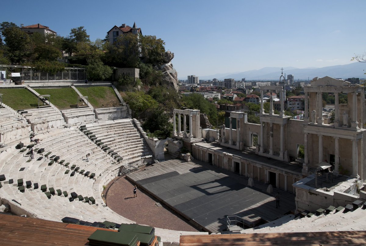 TimeTravelRome's tweet photo. 🛵"80 days around the Roman Empire". 🗓 Day 37. #Philippopolis 🇧🇬. Modern #Plovdiv in #Bulgaria thrived under #Roman control, as it was the capital of the Thracian province. The monumental Amphitheater, Stadium and Odeion still retain many aspects of their ancient decoration !🏆 https://t.co/eCwhylbrQw