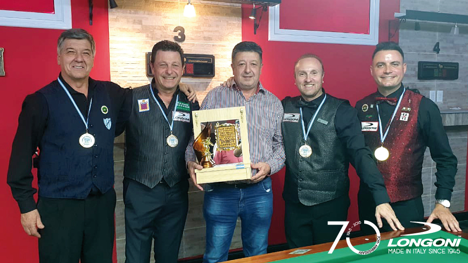 longonicues's tweet photo. News dall'Argentina: per il terzo anno consecutivo, la squadra capitanata da Gustavo Torregiani con Oliva e Martinotti, tutti membri del team Longoni ha guadagnato il titolo Nazionale nella specialità 5 birilli. Forza campioni ! https://t.co/HPScPyQwng