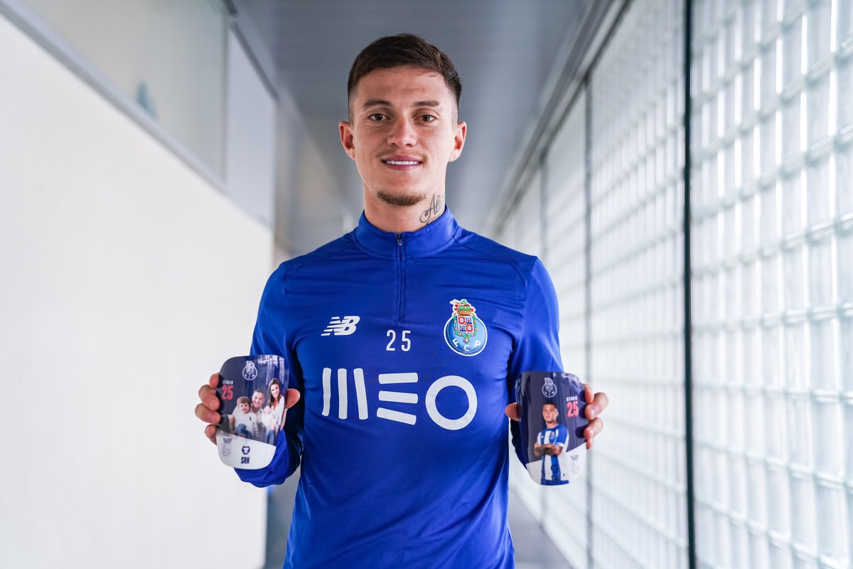 FCPorto's tweet photo. Os nossos jogadores já receberam as caneleiras personalizadas da @SAKPROJECT 💪
Podes personalizar as tuas na FC Porto Store!
#FCPorto #Sakproject https://t.co/0aP9fuuk4O