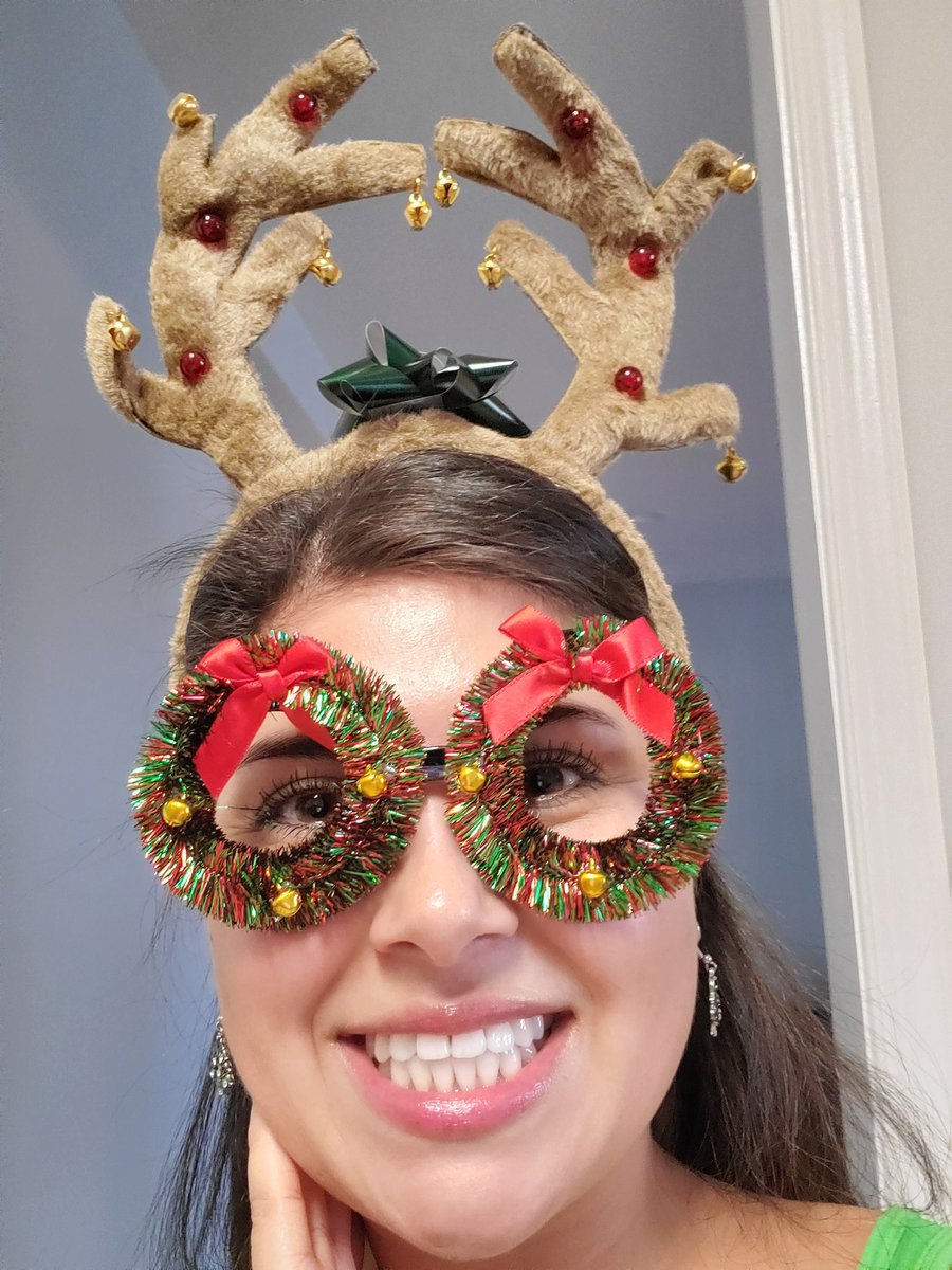 HelloooKeilaa's tweet photo. A sample of my look 🎄🎅
#letsgetugly https://t.co/nV5zExiv9S