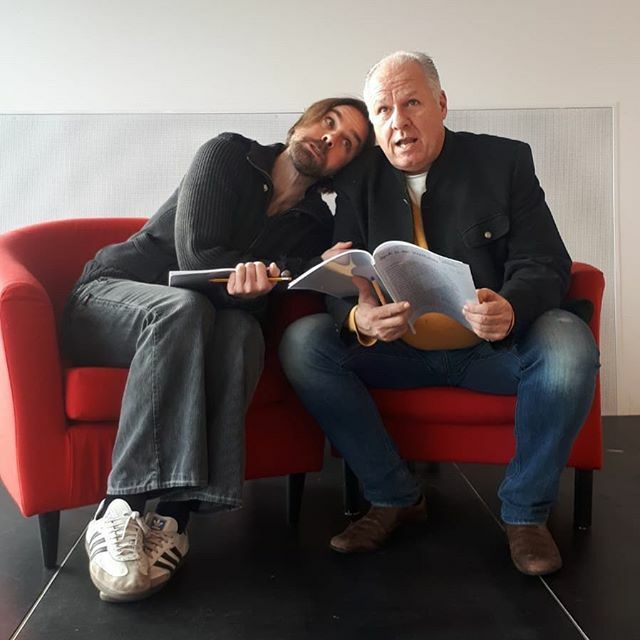 BruchwerkT's tweet photo. Unter dem Titel "Leim, Glanz und Scherben" erwecken Milan Pešl und Werner Hahn zwei der wunderbaren Geschichten von Elis Kraut zum Leben.
.
Weihnachtslesung 
Pumuckl: Leim, Glanz
und Scherben
Morgen, 19. Dezember 2019, 16.00 Uhr
Eintritt frei! .
#pumuckl… https://t.co/FVy32F5irQ https://t.co/cm5wYHcApt