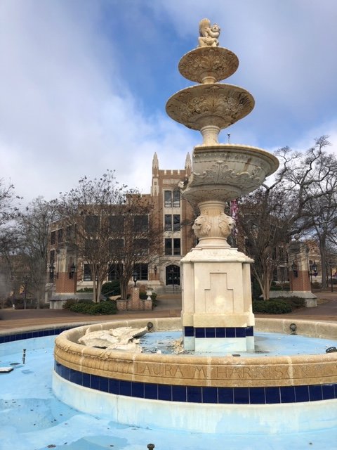#PressRelease Portion of Harrison Fountain on UNA Campus Collapses #myUNA una.edu/pressroom/deta…