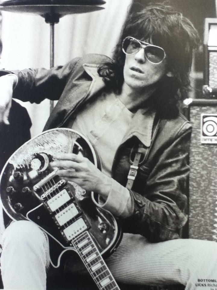 Happy Birthday to one of our favorite guitar players Keith Richards! <a href="/officialKeef/">Keith Richards</a> ! ⚡️👹🎸🎩 #keithrichards #rollingstones #therollingstones