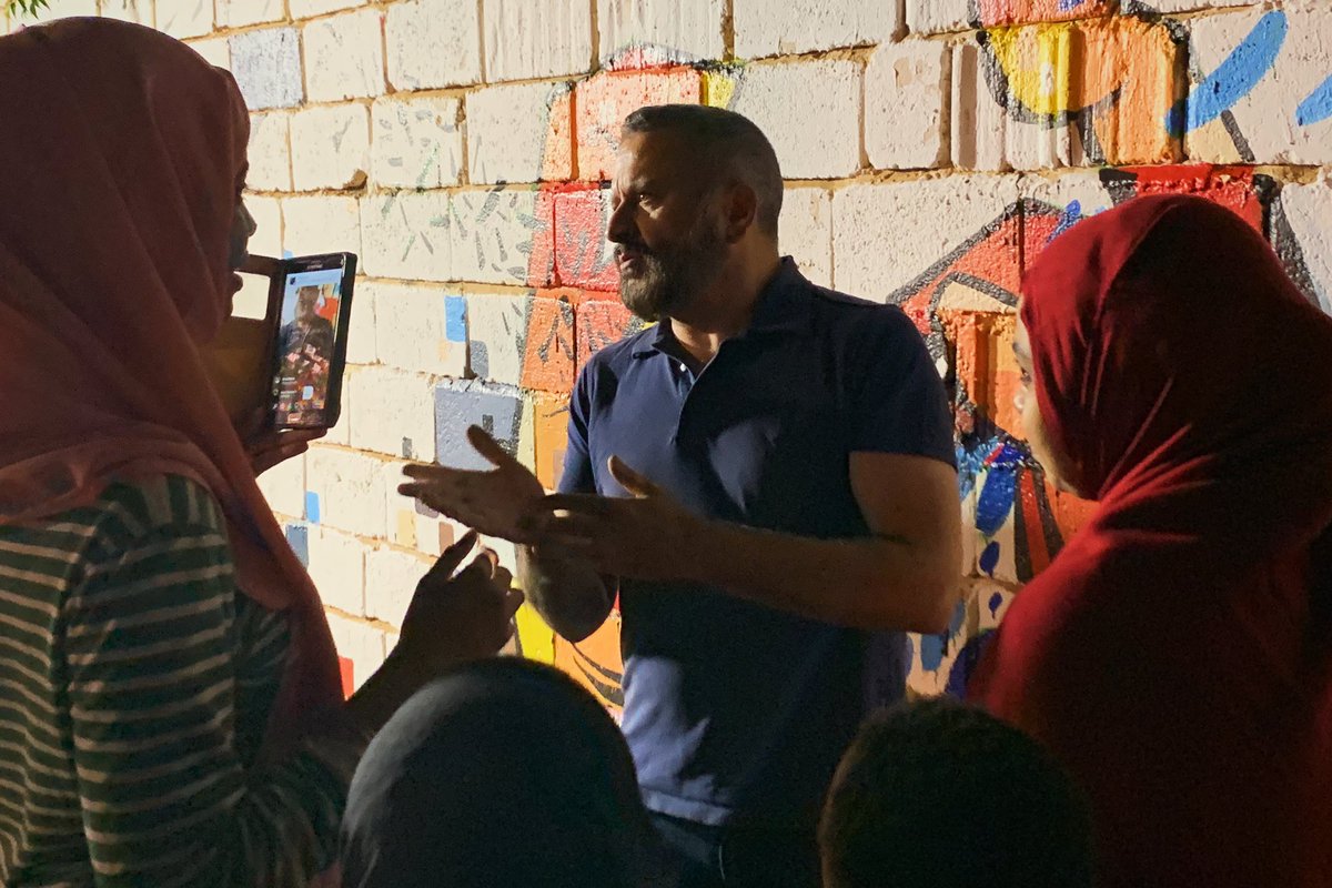 EmbEspSudan's tweet photo. شارك الفنان الإسباني زيتا في ورشة عمل خلال أسبوع أركي الذي نظمه منتدى العمارة السوداني. https://t.co/gF2JtEqSCb