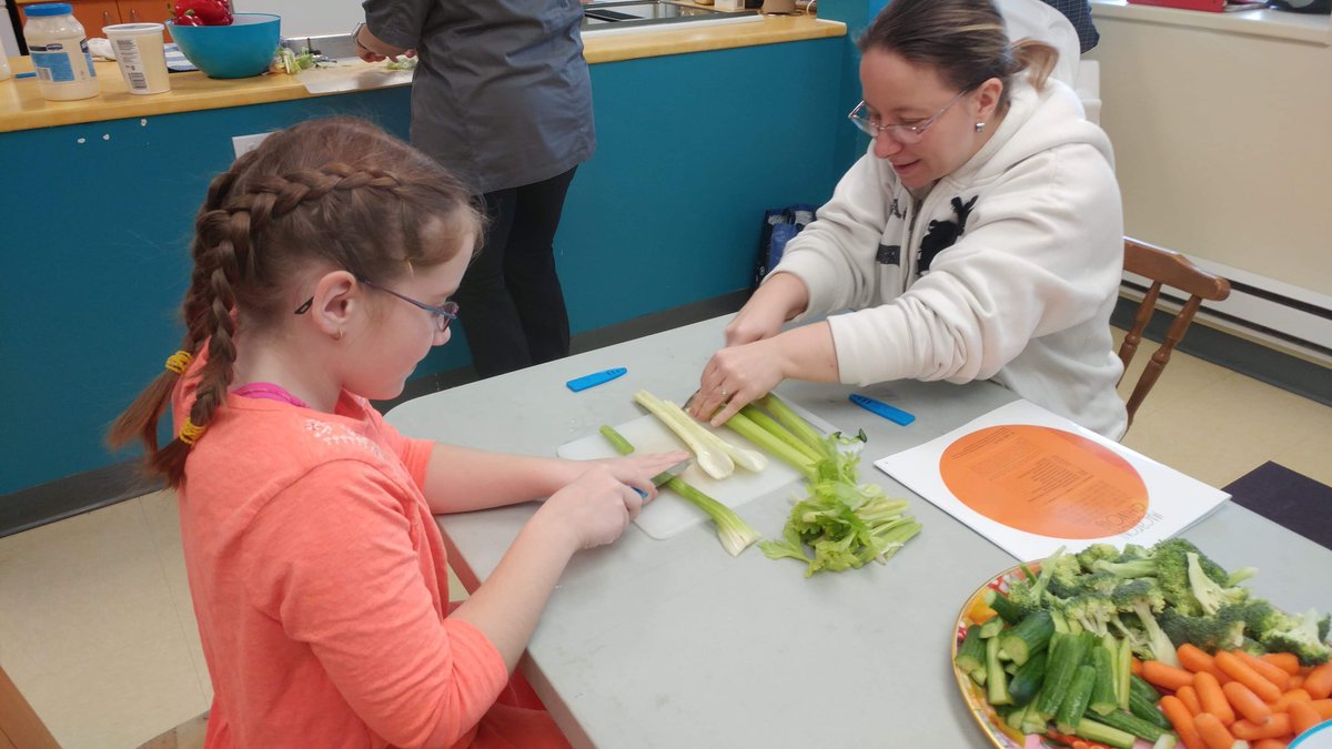 FondationAlpha's tweet photo. Ce weekend avait lieu le dernier atelier du projet #Cuisimots !  Merci à tous ceux ayant contribué au succès de ces ateliers qui ont permis à des centaines de Québécois de (re)découvrir le plaisir de lire et de cuisiner! @EducationQC @EducationUQAM @TableedesChefs @Ricardocuisine https://t.co/F2fxW90iqR