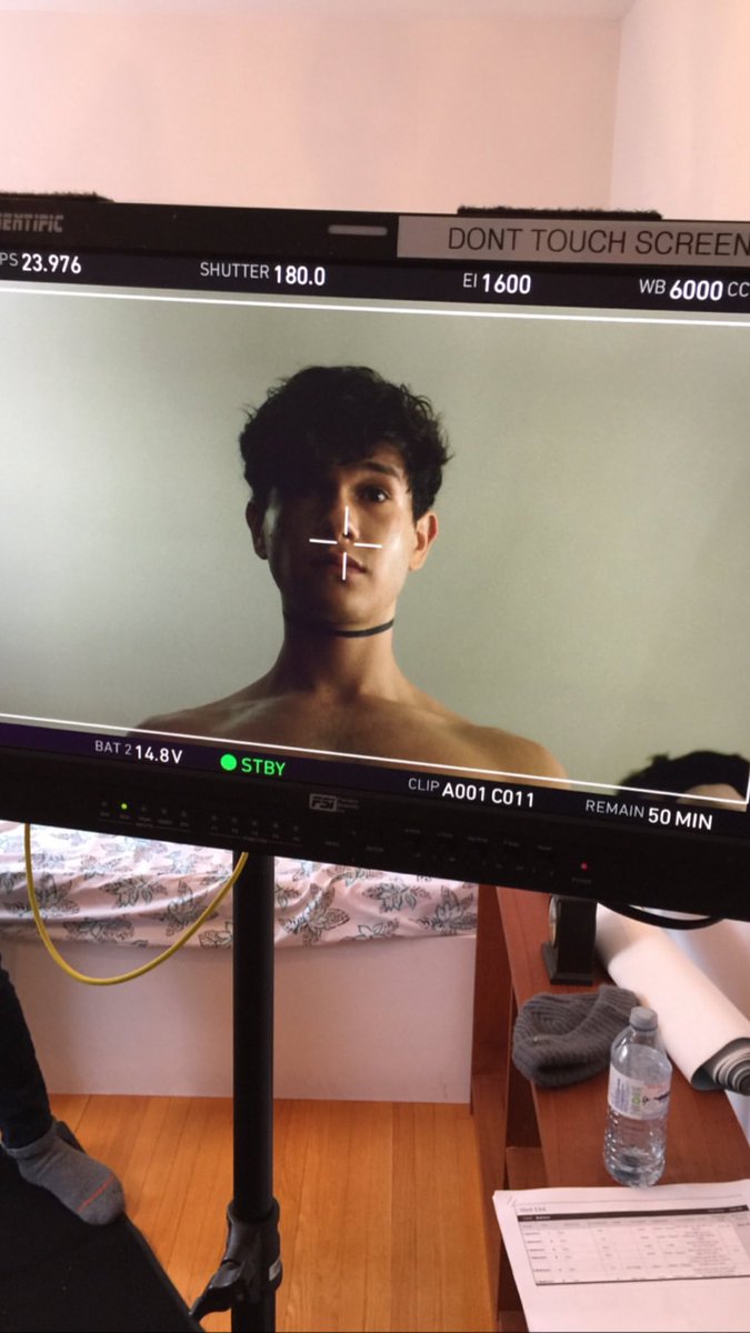 sebtsb_cl's tweet photo. Hoy Kris y Sebastian han subido a su historia en Instagram que están en un set de grabación 👀  en que andarán ??? https://t.co/eJuhyCdeyb