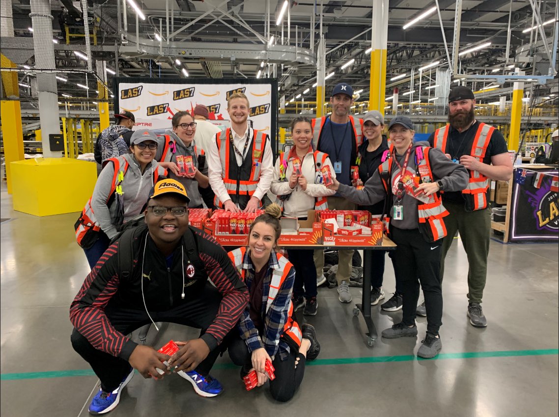TheAshleyDrake's tweet photo. Nothing but smiles from my record setting crew!! Work Hard. Have Fun. Make History. It’s just that easy. #peak2019 #LAS7 https://t.co/m4za8jBOdK