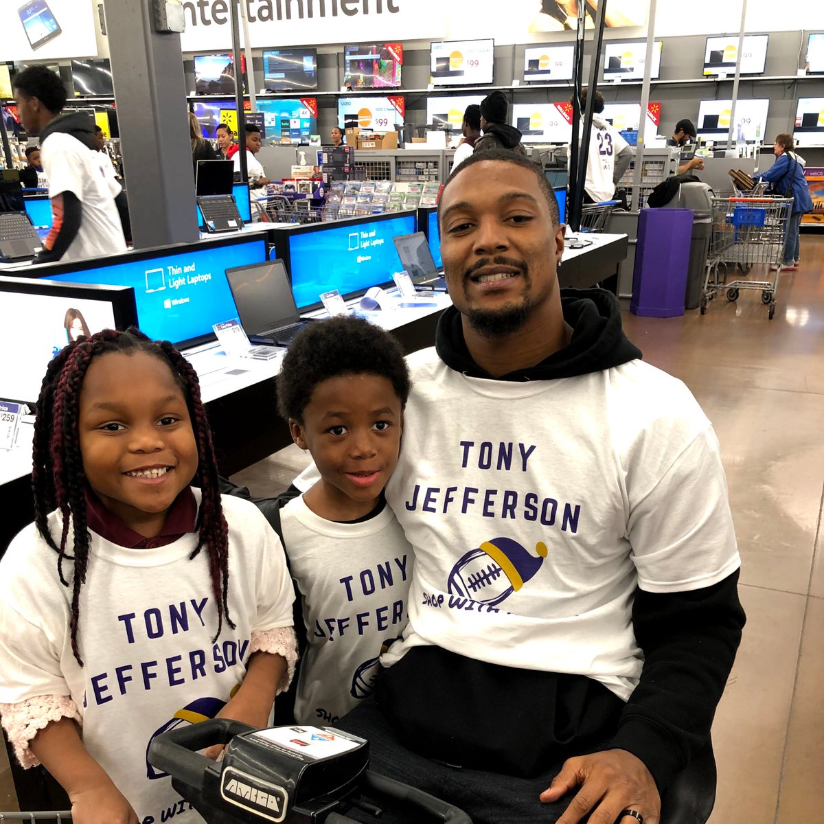 bgcbaltimore's tweet photo. Fifty of our kids got the surprise of their lives when
@_tonyjefferson took them on a holiday shopping spree to #ShopwithAJock! A HUGE thanks to everyone who made it possible including Tony, @Ravens, @MedStarHealth, #YorktowneSports, @JimmysSeafood, & @Walmart. https://t.co/16GlodjdXk