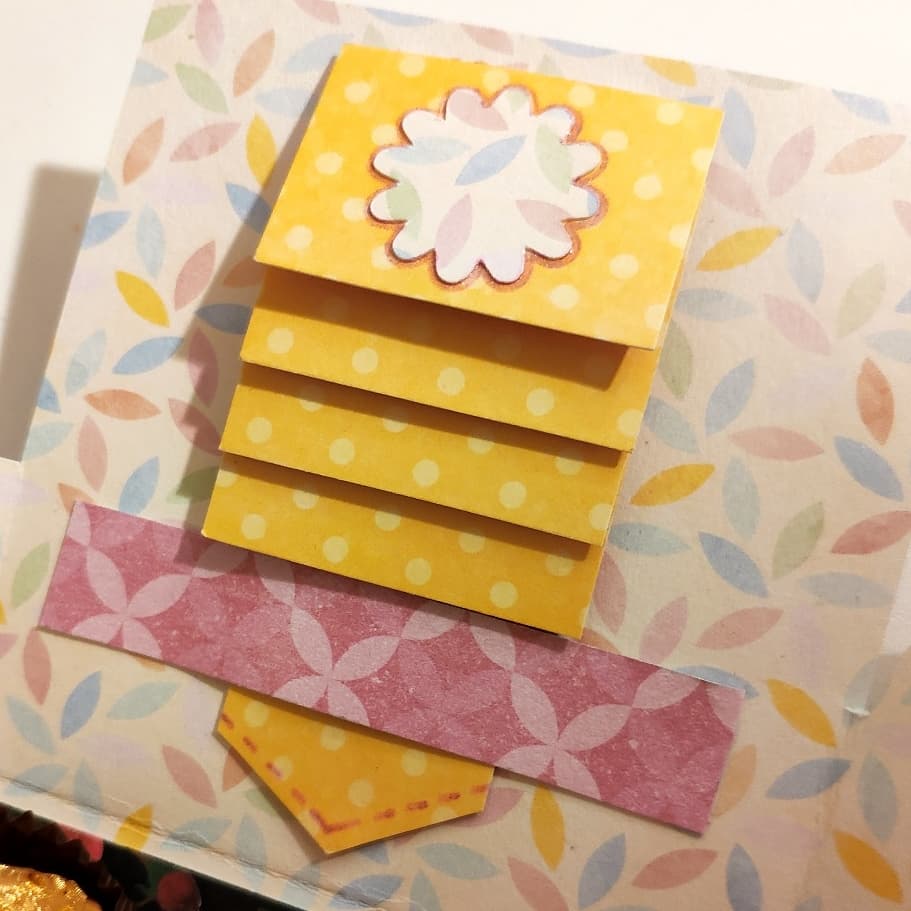 DelphineThib's tweet image. Vendredi la maîtresse de mon fils aura une #explosionbox. L'occasion de la remercier pour son travail auprès des enfants, de sa gentillesse, du lien qu'elle crée avec les familles, de sa bienveillance. Petits mots, gourmandises et suprise 😊