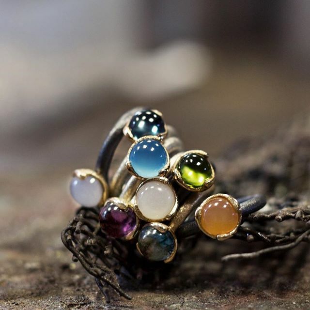 MesterSandberg's tweet photo. Blomstre hele året med ringer fra Blome kolleksjonen til @van_bergen 💐 
_____________________________
#vanbergen #vanbergendesign #vb #vbdesign #color #farger #sten #gemstone #gavetips #gave #ring #blome #design #bergen #jewellery https://t.co/PAN01GqWhc https://t.co/dSQhAE2u1H