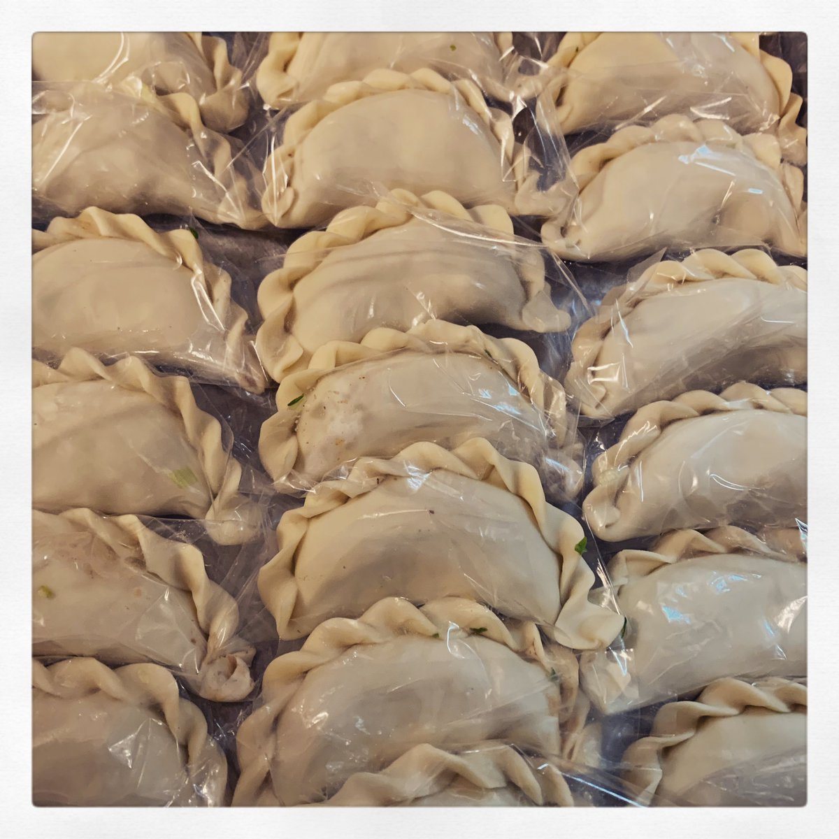 labarra_phila's tweet photo. non stop baking! Seguimos horneando! 
.
.
.
#empanadas #horneadas #baked #empanadasargentinas #phillyempanadas #phillyfoodies #philadelphiafood #phillyfoodtrucks #🥟 #🇦🇷 https://t.co/UhMw4Rulsp