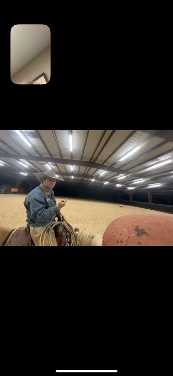 americanliv's tweet photo. Love is: when you’re home for the holidays &amp; not at the ranch, so you can’t work your barrel horse so your bf FaceTimes you &amp; sets the phone up on the rail so you can watch him work her so she’s not just sitting in a stall🥺🥺😭😭❤️❤️ https://t.co/j1alLwYnmA