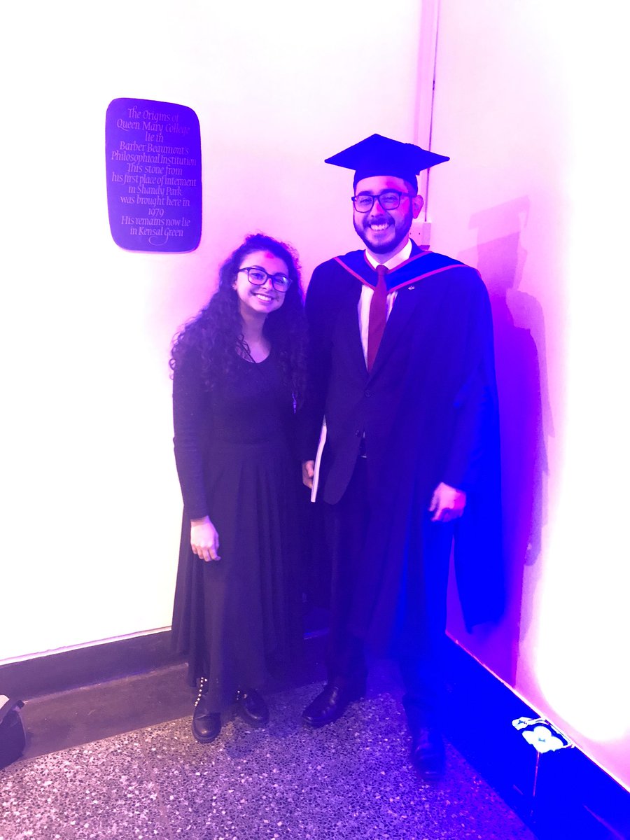 jobrero91's tweet photo. #QMULgrad funkiest friend alive @Moxa_La_8 https://t.co/40yrvuCTgm