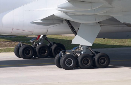 Norblast's tweet photo. Norblast's solutions in the the aeronautical sector. In this field we have built a machine for the verification of aeronautical wheels. It is a #sandblasting system that, through the removal of coatings, promotes safer and more effective inspections. https://t.co/qPqwBGJ0LG https://t.co/hpSNesmt0L