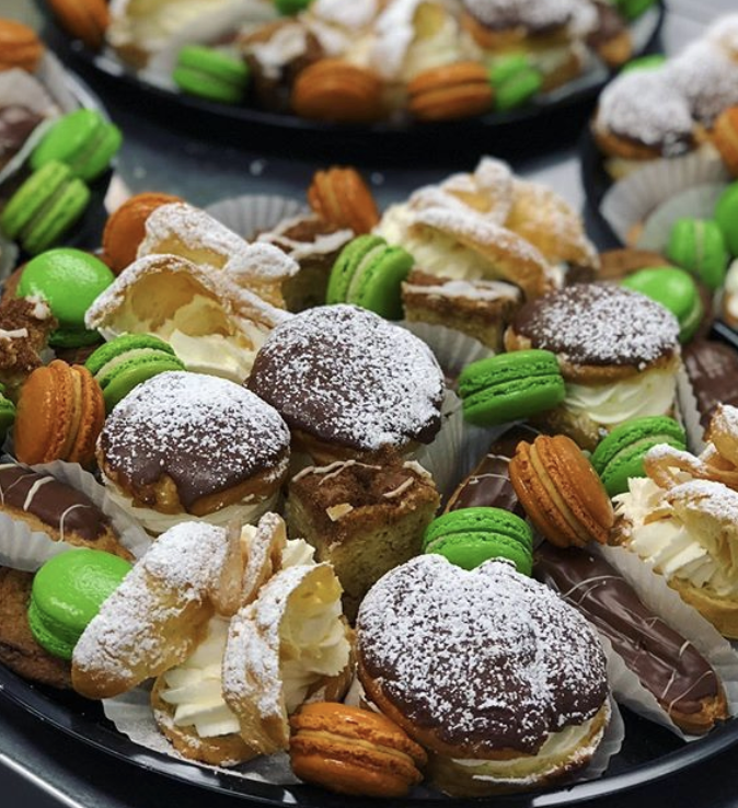 FinessePastries's tweet photo. The last day to pre-order Holiday Pastries! This year, we have giant macarons, Paris-Brest, yule log cakes, cheesecakes, pies, and cookie platters! Choose your favorite pastries to share with your family!🎄🎄🎄 https://t.co/sk3JXcsO5O https://t.co/So8ImAGSca