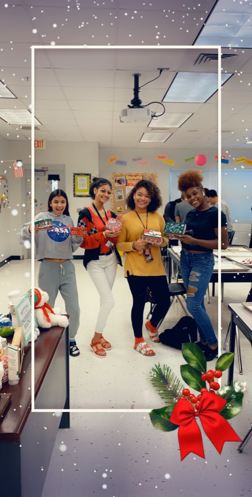 mipabel's tweet photo. It’s beginning to look a lot like...cookies! 🎄@GGHS_Titans @CCPS_NAF #wishyouwereinculinary https://t.co/t2LJoM7K9f