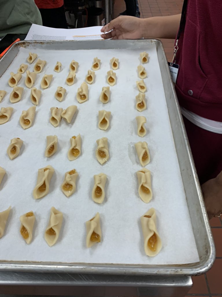 mipabel's tweet photo. It’s beginning to look a lot like...cookies! 🎄@GGHS_Titans @CCPS_NAF #wishyouwereinculinary https://t.co/t2LJoM7K9f