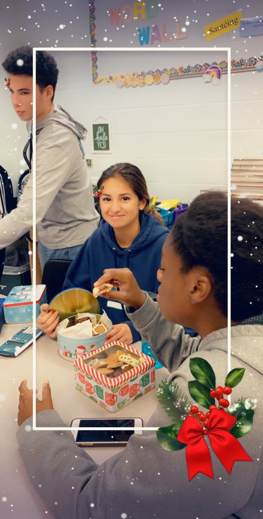 mipabel's tweet photo. It’s beginning to look a lot like...cookies! 🎄@GGHS_Titans @CCPS_NAF #wishyouwereinculinary https://t.co/t2LJoM7K9f