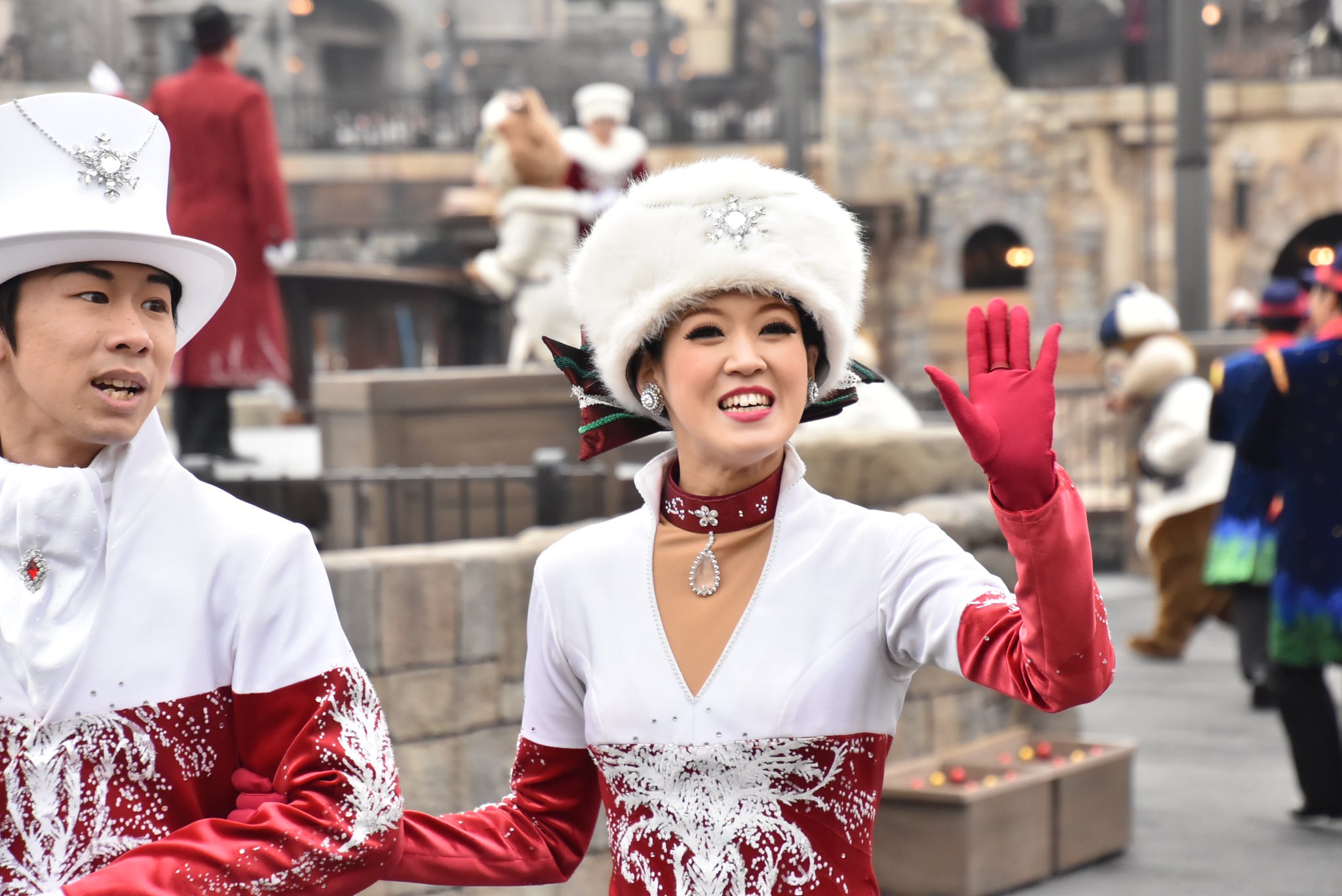 ট ইট র 麦穂猫 Cats Disney 火曜日は天気悪かったので３ステに賭けて行ったら なんと座れた位置 ザンビ石垣 がドンピで推しのダンサーさんポジでした 元気をたくさん頂きました 東京ディズニーリゾート 東京ディズニーシー イッツクリスマス