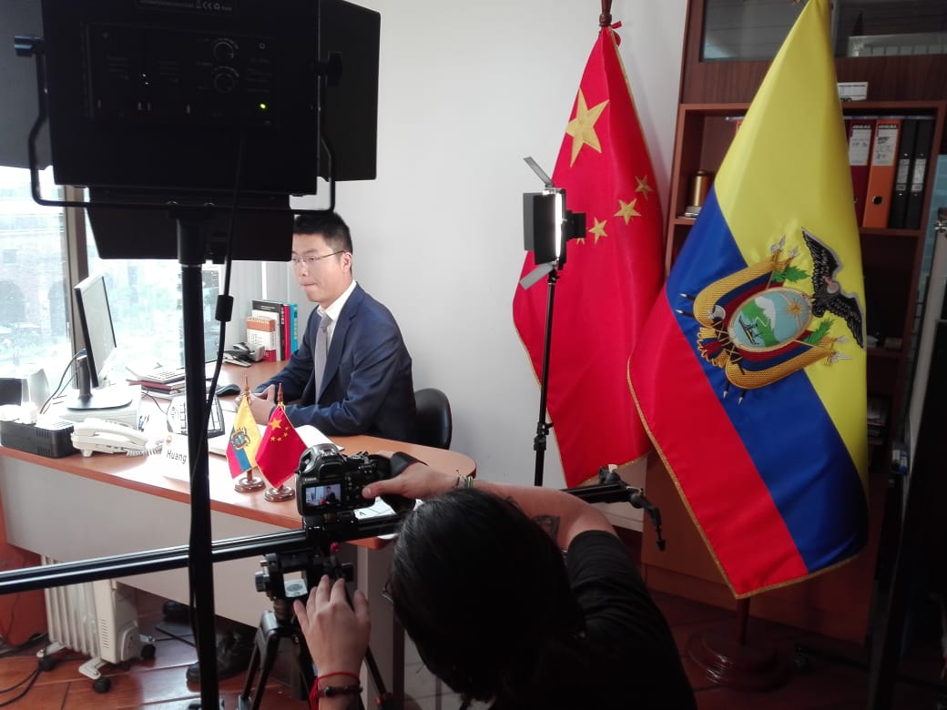 uterofilms's tweet photo. ..:: FILMACIONES ::..

El trabajo no para y nos fascina filmar con personas tan profesionales y entregados a su labor.

Trabajo: #Video #Institucional

#shot #Weloveourwork #Ecuador #China https://t.co/CRxMouyVgZ