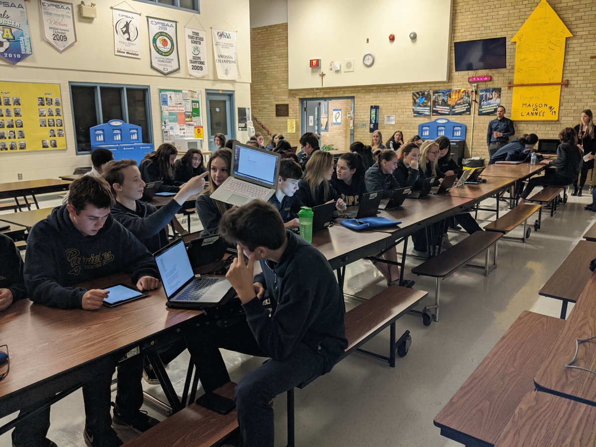 yvesmainville's tweet image. Les #PatriotesESPC de la 11e participent à #heuredecode !
Maïs soufflé, biscuits, chocolat chaud.... on s'amuse!
#HourofCode2019 #cscprovidence @CscProvidence