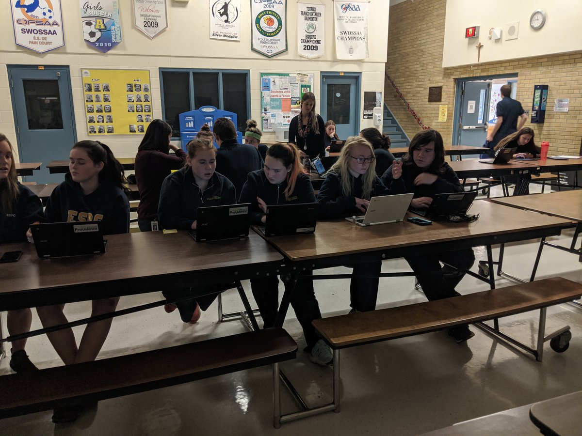 yvesmainville's tweet image. Les #PatriotesESPC de la 11e participent à #heuredecode !
Maïs soufflé, biscuits, chocolat chaud.... on s'amuse!
#HourofCode2019 #cscprovidence @CscProvidence