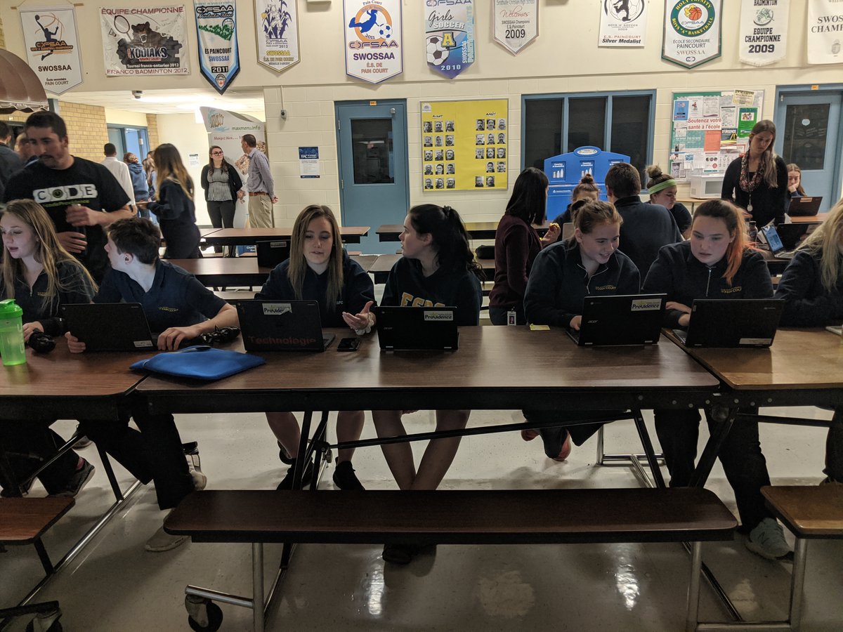 yvesmainville's tweet image. Les #PatriotesESPC de la 11e participent à #heuredecode !
Maïs soufflé, biscuits, chocolat chaud.... on s'amuse!
#HourofCode2019 #cscprovidence @CscProvidence