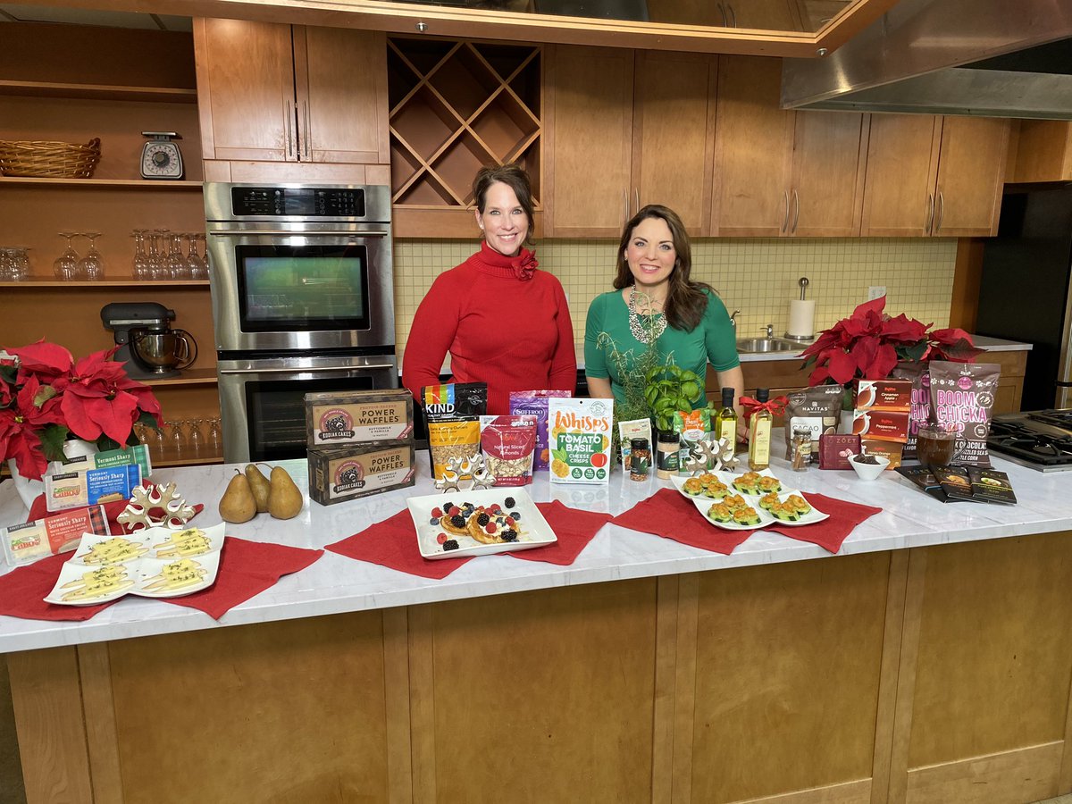 Our Dietitian Anne and <a href="/MeganReuther/">Megan Reuther</a> chatted today about healthy holiday eating and it has NOTHING to do with substitutions. ⁣
⁣
Tune into @WHOhd today at 12 noon to learn more. ⁣
⁣
⁣#HyVeeDietitian #makingliveseasierhealthierhappier