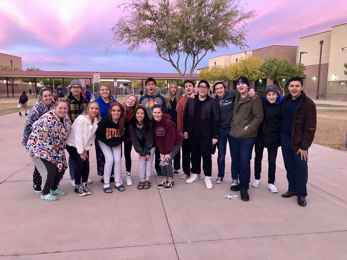 basha_choirs's tweet photo. Beautiful sunrise after caroling! https://t.co/wQ7duvBIh8