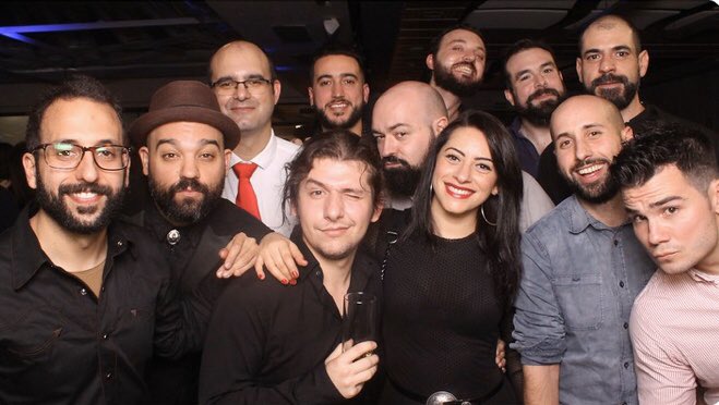 Algunos de los poquitos más que hacemos <a href="/RockFM_ES/">RockFM</a> cada día os deseamos unas felices y rockeras navidades (&amp; a very happy new year) 🎸 ⭐️ 🎄