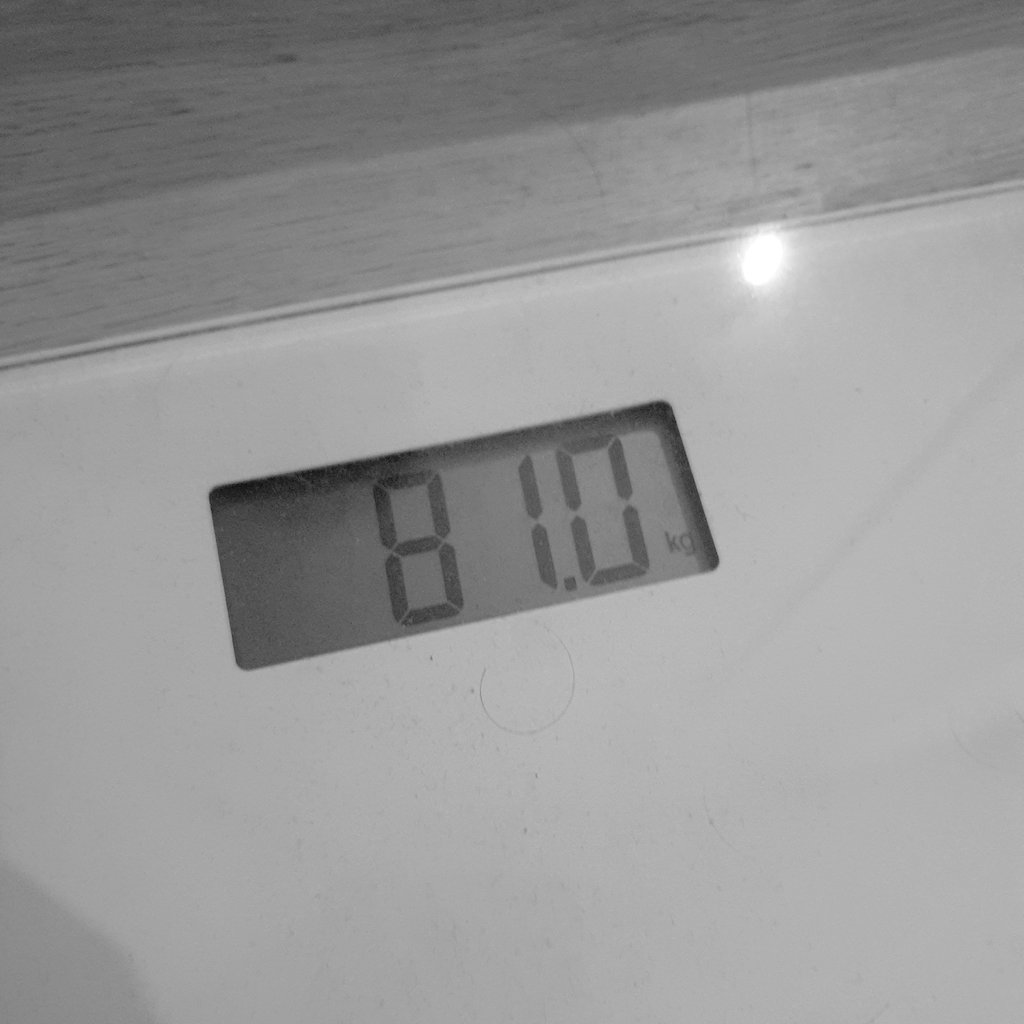 DiaetKatze's tweet photo. Endlich wieder abgenommen 🥳🤩
Der letzte Tiefstwert waren 81.8 kg. Ob ich die 80kg-Grenze noch knacke bis Silvester?
#Abnehmen #FDDB #Gewicht #WeightLossJourney #Diät #Diet #GesundAbnehmen https://t.co/UgOCuxdHLe