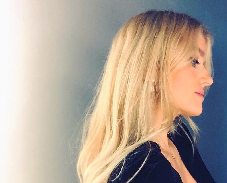 ✰ What #Holiday song do you wanna hear? ⤵︎