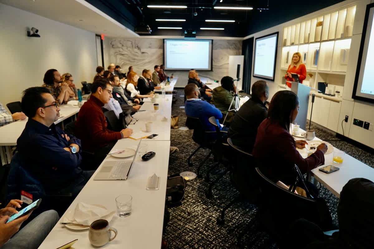 DCstartupweek's tweet photo. We are still feeling refreshed and ready to tackle our next round of funding after our Friday event. Thank you to @KimCayce for a fantastic presentation on how to secure funding for your businesses. And thank you @AtConvene for hosting us in your gorgeous space. #dcstartupweek https://t.co/9gtaLVj6t2