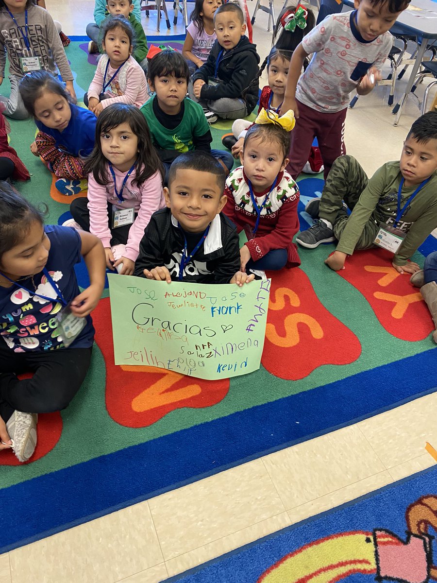 MsRossanaG's tweet photo. Thank you moms and Santa for being here @FARIASECC we love you😍😍😍@ McKinneyHOU. https://t.co/blGIV56GNF