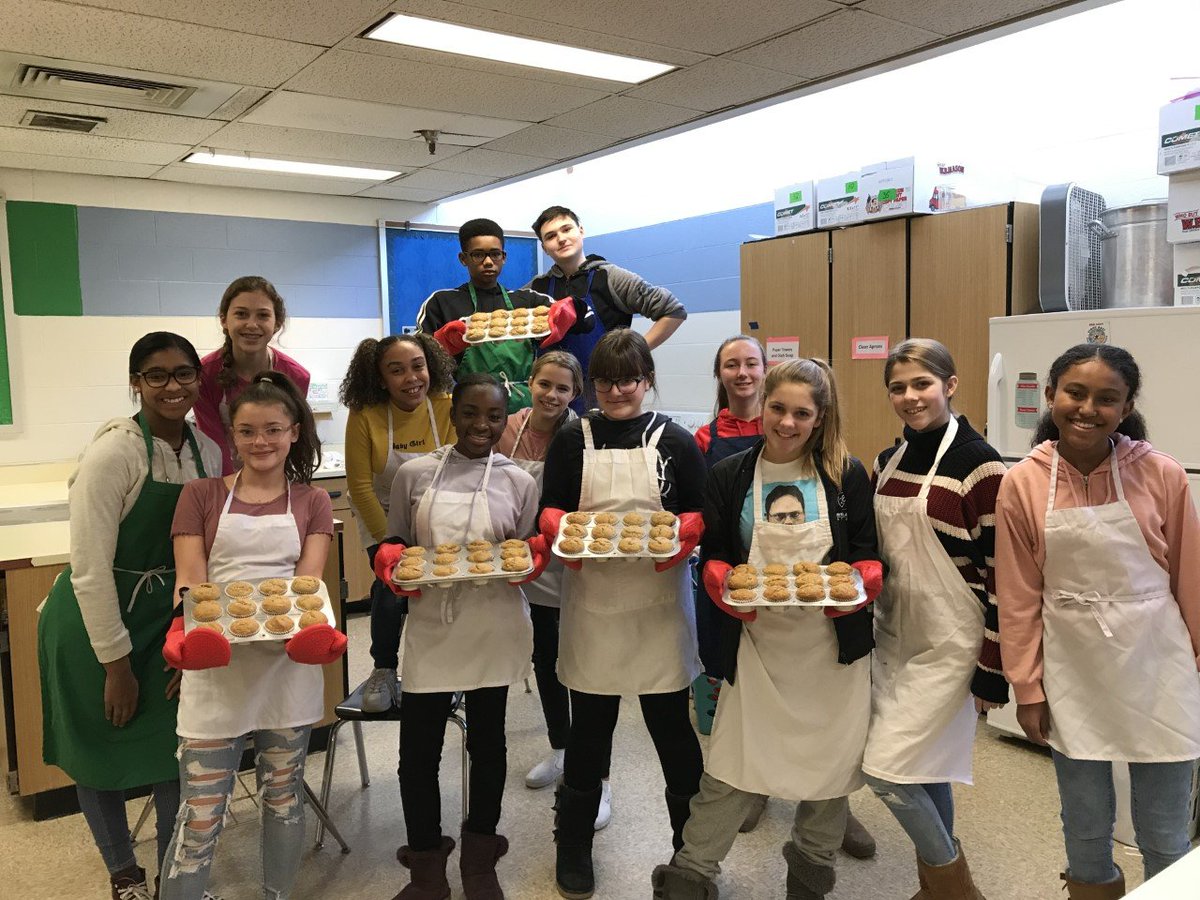 CroftonMSAACPS's tweet photo. 8th grade FACS students are studying malnutrition and food insecurity. The 8th grade class baked whole wheat banana muffins for the Winter Relief Emergency Shelter. #homeless #shelter #givingback https://t.co/kOmRO4TLOL