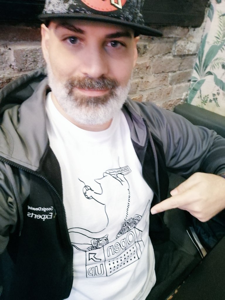 gerardsans's tweet photo. Today I'm wearing *OpenUp* t-shirt and it got me some compliments already 😃👇
This swag is on 🔥🔥🔥
@janeshih4 @timsalau
@erioldoesdesign #openupsummit ✨🚀 https://t.co/iAHSKvhH60