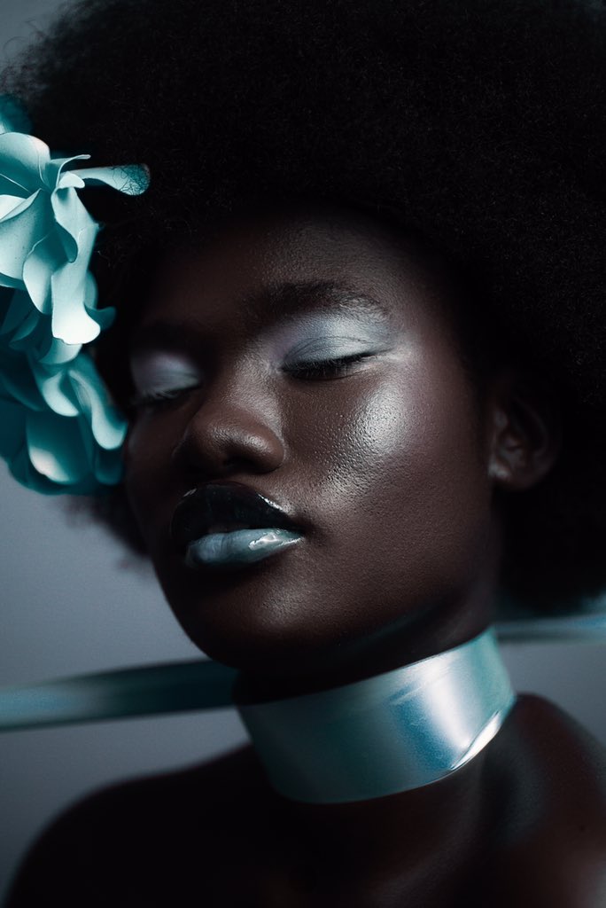 This beauty shoot I did last month is pure vibes. I was so happy exploring color variations so I couldn't choose.Here's  @itsbimbooni modeling her own makeup with my creative direction.Which is your favorite? #thelexash  #photography  #beauty