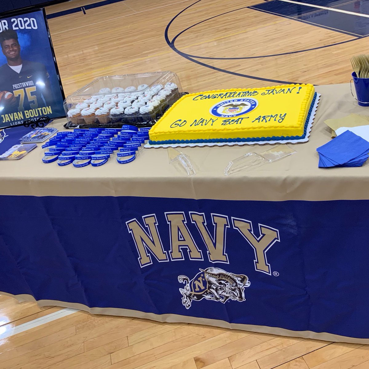 PCAAthletics's tweet photo. Come over to the Field House! YAY Javan! #wegotcake https://t.co/5QulUq45jJ