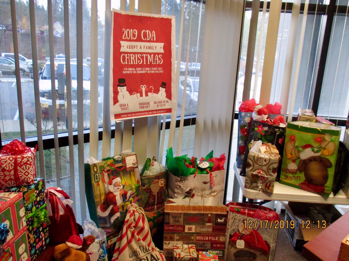 NevadaCountyCA's tweet photo. Our Community Development Agency (CDA) participated in #CommunityBeyondViolence Adopt-A-Family Program. Yesterday they delivered over 64 staff-donated gifts to their “adopted” family of 5.
Happy holidays! https://t.co/fFkFqSgtPX