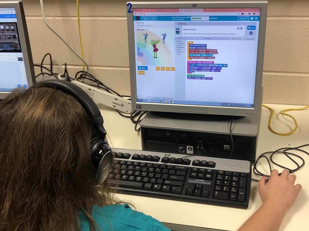 Parks_516's tweet photo. Dance party 2019-or rather coding a dance party! @KuehnleKISD https://t.co/BZn3wl6QG7