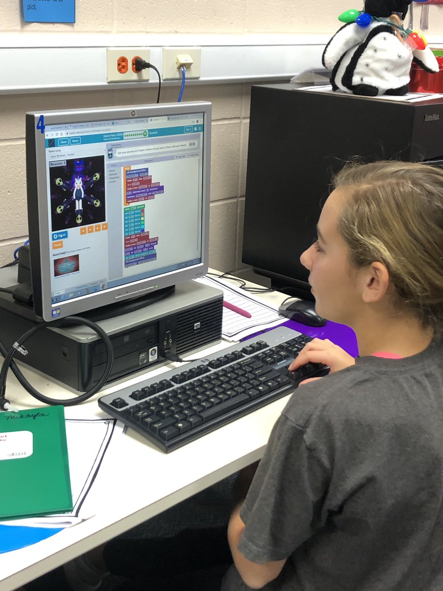 Parks_516's tweet photo. Dance party 2019-or rather coding a dance party! @KuehnleKISD https://t.co/BZn3wl6QG7